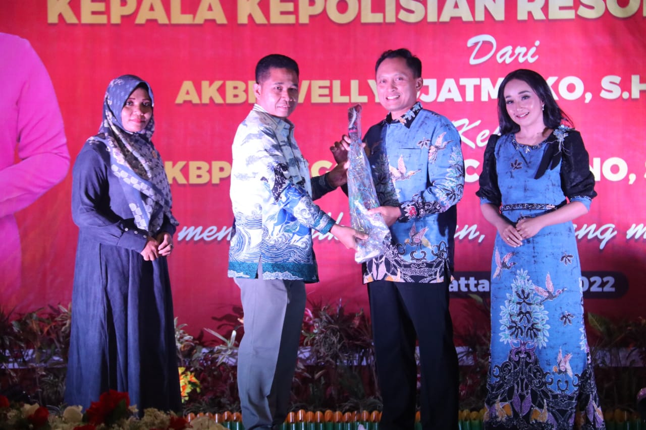 Ketua DPRD Kabupaten Kutai Timur (Kutim) H. Joni & AKBP Anggoro Wicaksono