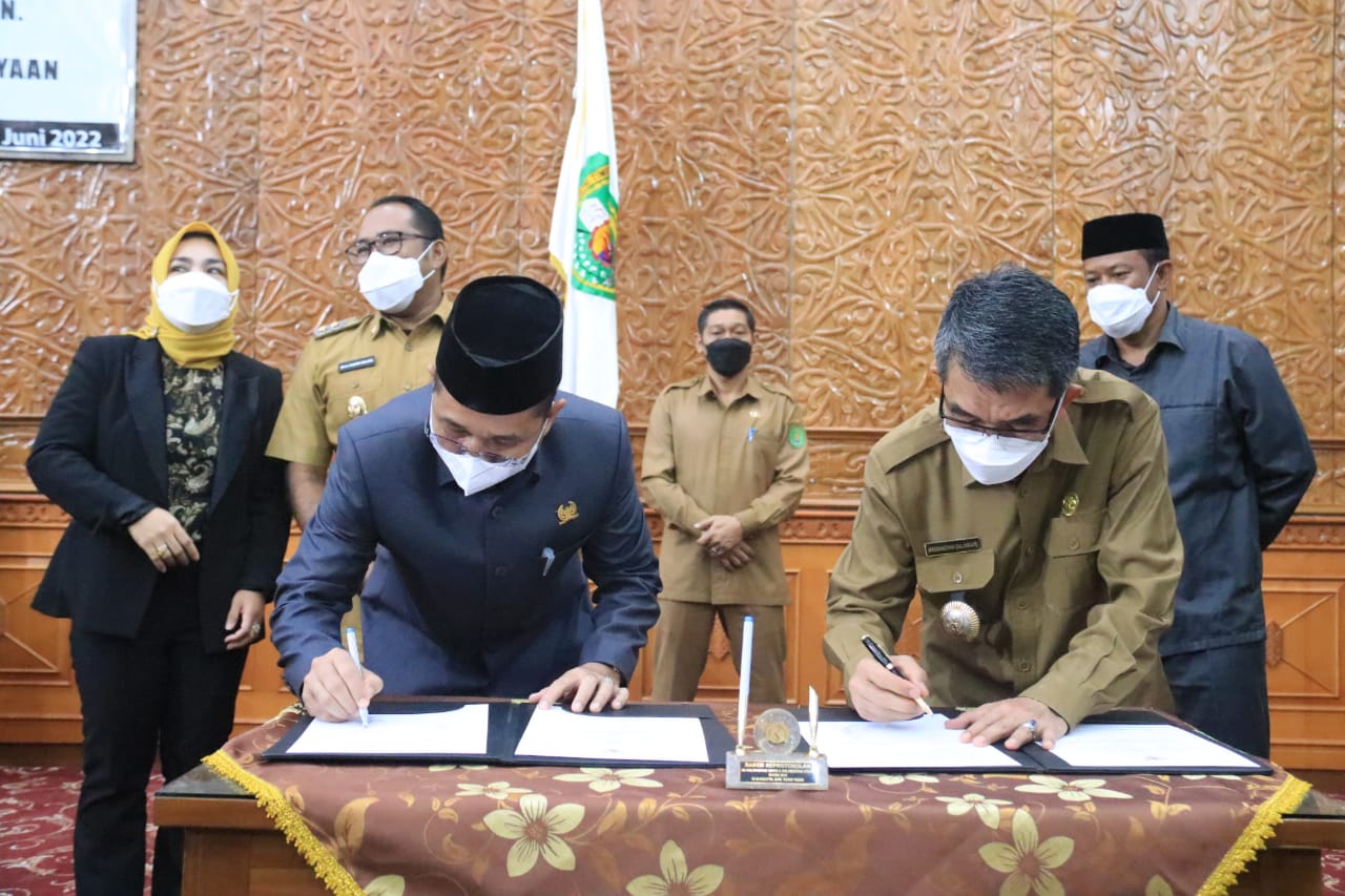 Bupati Kutim H. Ardiansyah Sulaiman dan Ketua DPRD H.Joni
