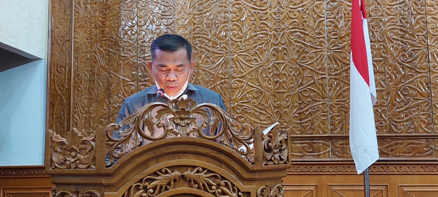 Anggota DPRD Kabupaten Kutai Timur, Basti Sangga Langi, saat menyampaikan pemandangan umum Fraksinya pada Paripurna Ke17 DPRD Kutim, Yang digelar di ruang utama kantor DPRD Kutim, (20/06/2022)