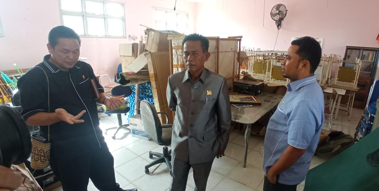 Anggota DPRD Ramadhani ikut dalam sidak tersebut mengatakan, banyak fasilitas sekolah yang tidak layak dan hingga saat ini belum dilakukan perbaikan