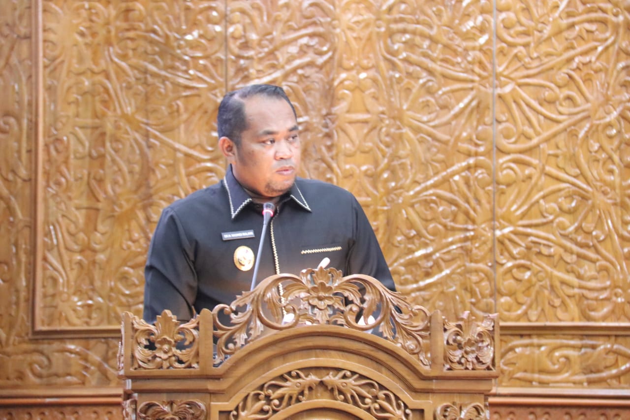 Wakil Bupati H Kasmidi Bulang, menyampaikan tanggapan sekaligus memberikan apresiasi terhadap pandangan, masukan dan saran yang diberikan oleh tiap fraksi di DPRD terhadap Rancangan KUPA PPAS Perubahan 2022