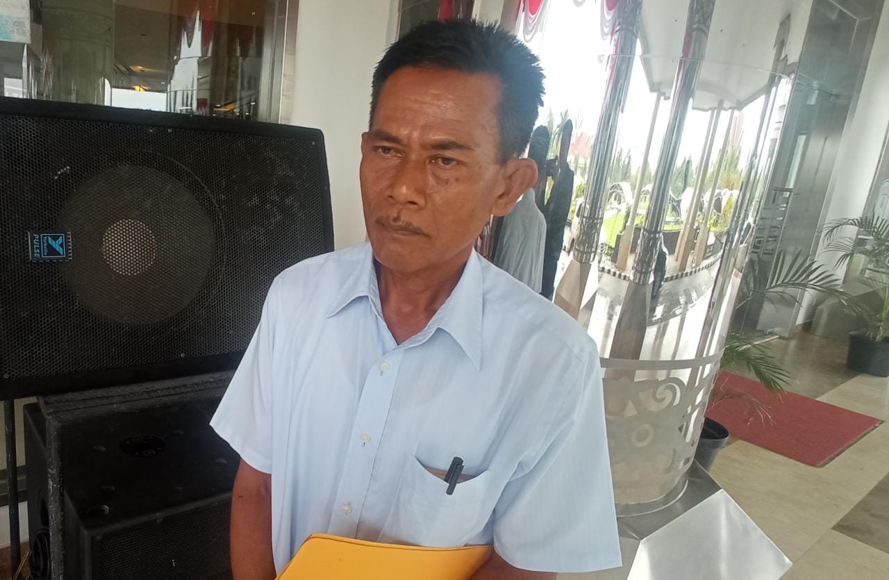 Anggota DPRD Kutim Yulianus Palangiran berharap agar pemerintah Kabupaten Kutai Timur (Pemkab Kutim) untuk bisa segera mencari alternatif sumber pendapatan daerah baru untuk keberlangsungan sumber pembiayaan dalam program pembangunan daerah