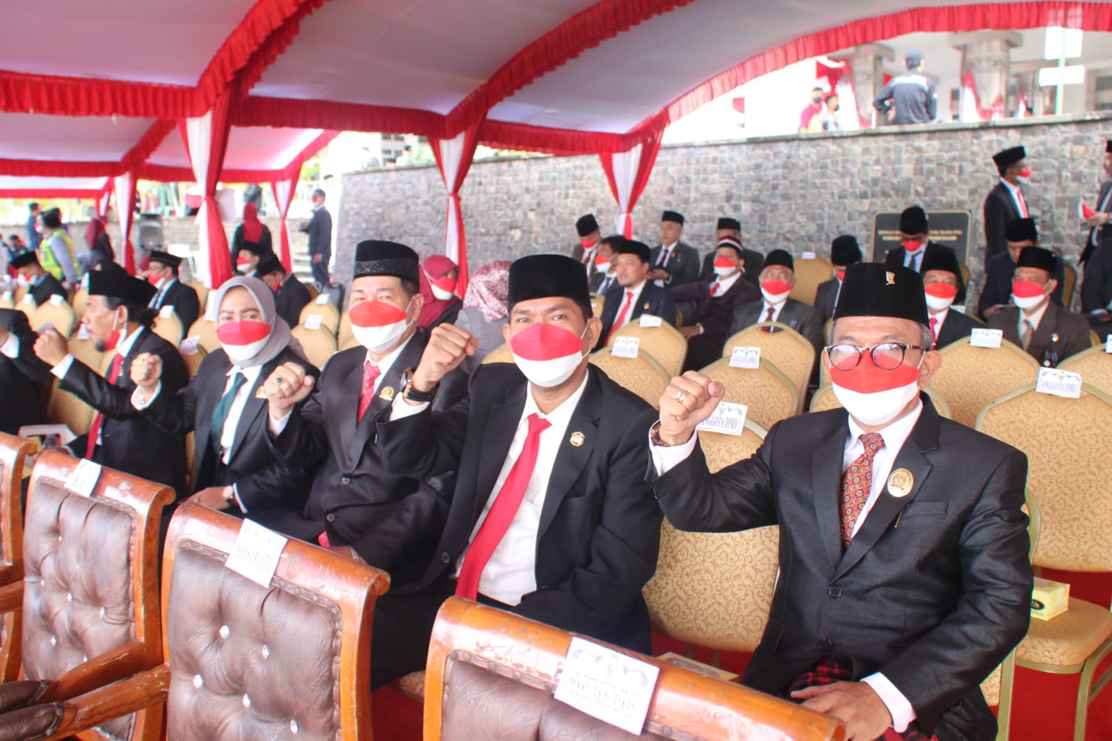 Ketua DPRD H Joni serta beberapa anggota DPRD Kutim yang hadir dalam peringatan HUT RI ke 77, Basti Sanggalani, dr Novel Tyty Paembonan, Fitriyani, Ramadhani, Yusuf Silambi, Yan Ipui, Jimmy, Hasbullah, Arang Jau serta Yosef Udau