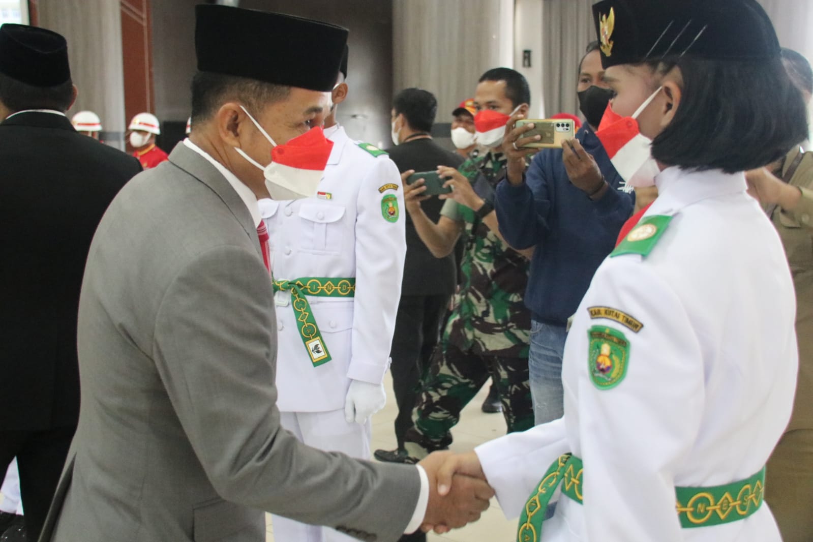 Ketua DPRD kabupaten Kutai Timur (Kutim) , H.Joni hadiri Pengukuhan pasukan Pengibar Bendera Pusaka (Paskibraka) HUT ke-77 Kemerdekaan Republik Indonesia oleh Bupati H Ardiansyah Sulaiman