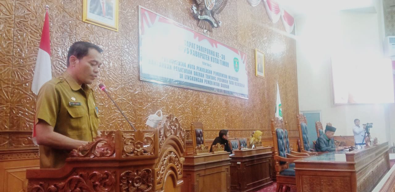 DPRD Kutim menggelar rapat Paripurna dengan agenda Penyampaian pemerintah tentang Rancangan peraturan daerah tentang Pedoman tata kearsipan di lingkungan pemerintah daerah yang disampaikan oleh Plt Asisten 1 Sutrisno mewakili Bupati H Ardiansyah Sulaiman