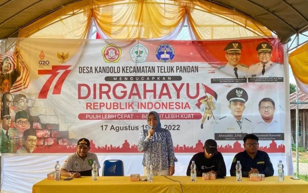 Wakil Ketua 1 DPRD Kutai Timur (Kutim) Asti Mazar Bulang membuka lomba dalam rangka menyemarakkan peringatan HUT ke 77 RI